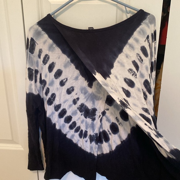 Long sleeve tie dye open back top - Picture 3 of 3